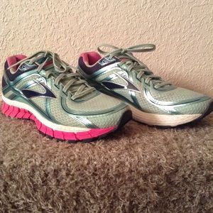 Brooks Running Sneakers